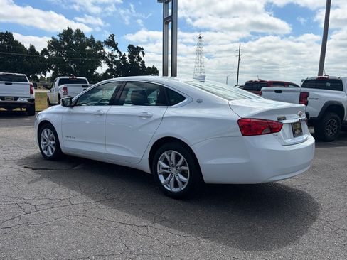 Used 2018 Chevrolet Impala LT FWD image 4