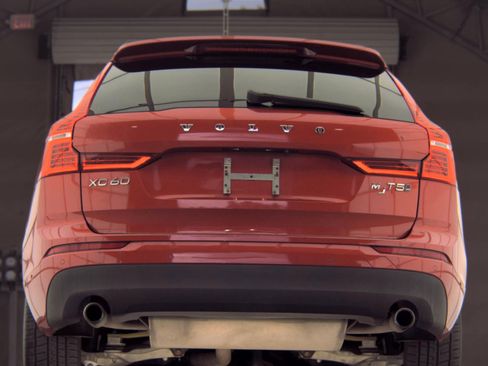 Used 2019 Volvo XC60 T5 Momentum w/ Protection Package AWD/4WD image 4
