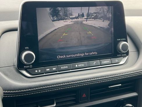 Used 2024 Nissan Rogue SV image 23