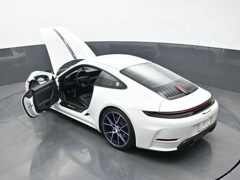 Certified 2025 Porsche 911 Carrera T RWD image 23