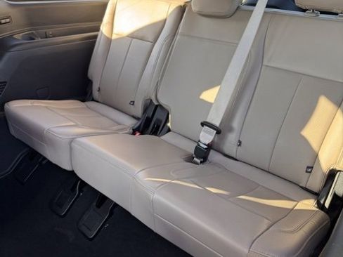 Used 2024 Ford Expedition XLT image 15