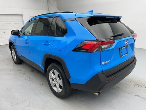 Used 2020 Toyota RAV4 LE image 9