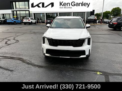Used 2026 Kia Sorento S FWD image 2