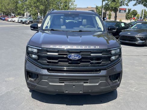 Used 2025 Ford Expedition Active AWD/4WD image 3