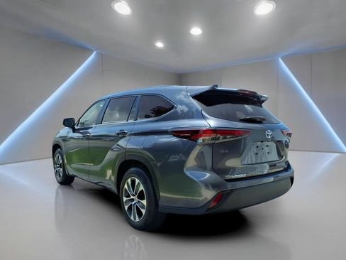 Certified 2024 Toyota Highlander XLE FWD image 24