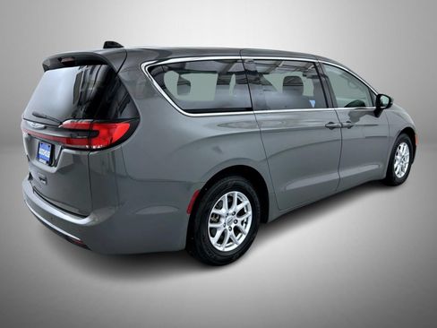 Certified 2023 Chrysler Pacifica Touring-L FWD image 5