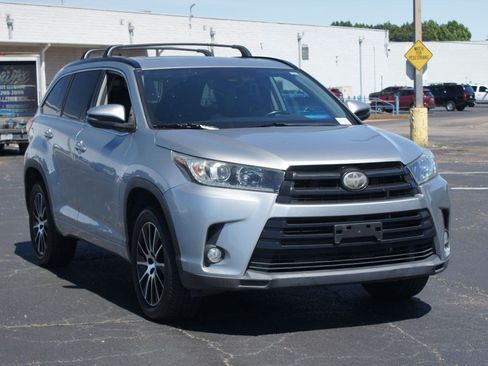 Used 2018 Toyota Highlander SE FWD image 26