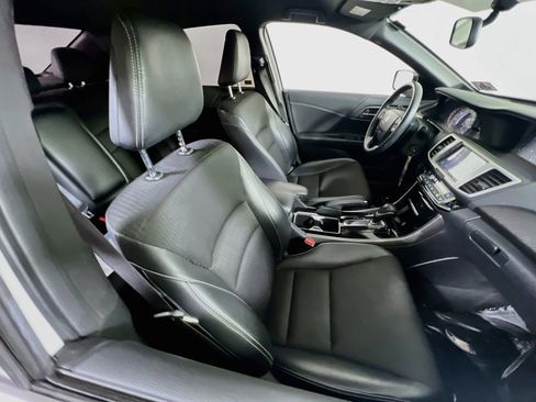 Used 2017 Honda Accord Sport image 25