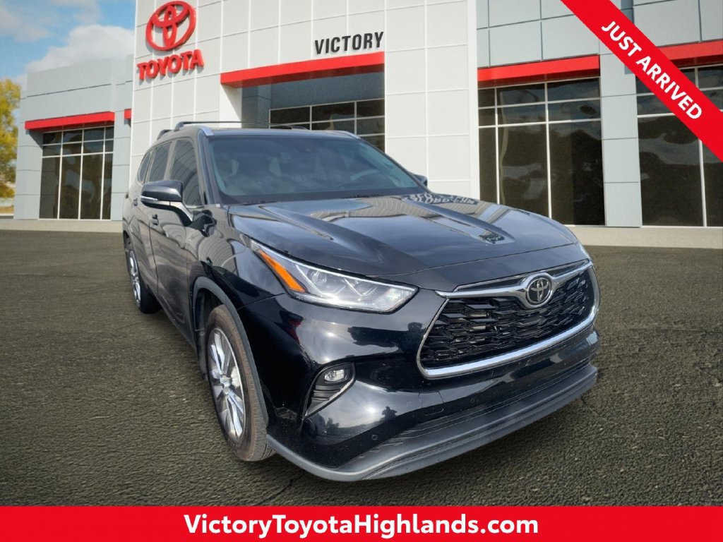 Used 2023 Toyota Highlander Limited AWD/4WD image 1