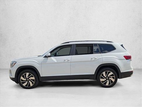Used 2025 Volkswagen Atlas SE image 3