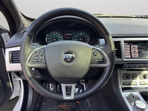 Used 2015 Jaguar XF Sport RWD image 27