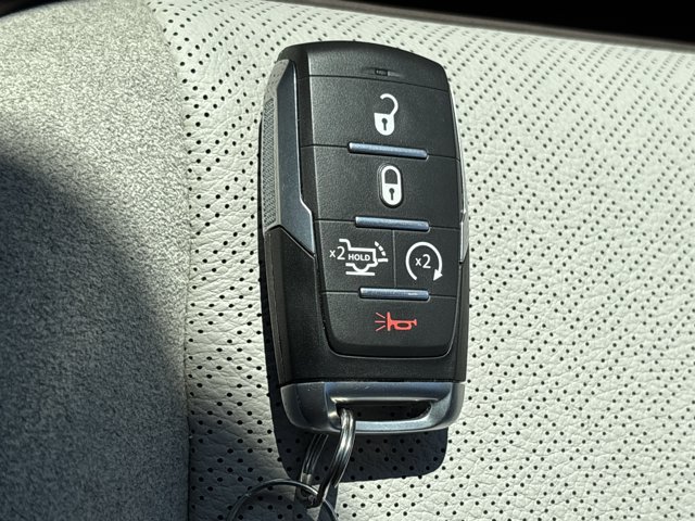 Used 2025 RAM 3500 Laramie AWD/4WD image 39