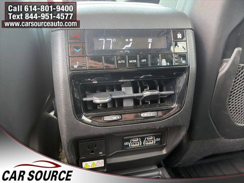 Used 2022 Jeep Grand Cherokee L Limited w/ Black Appearance Package AWD/4WD image 11