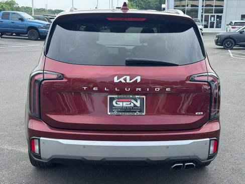 Used 2023 Kia Telluride EX w/ EX Captain's Chair Package AWD/4WD image 5