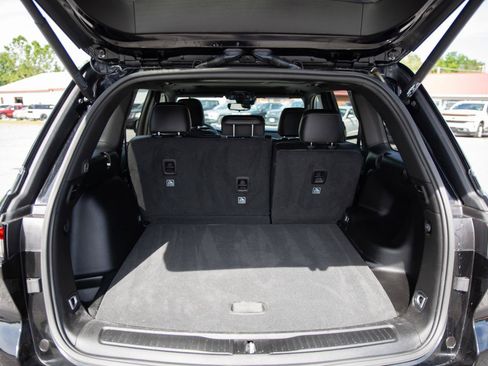 Used 2023 Jeep Grand Cherokee Altitude AWD/4WD image 25