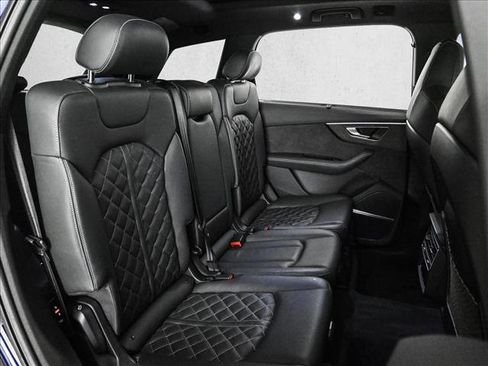 Used 2022 Audi SQ7 Premium Plus w/ SQ7 Executive Package AWD/4WD image 21