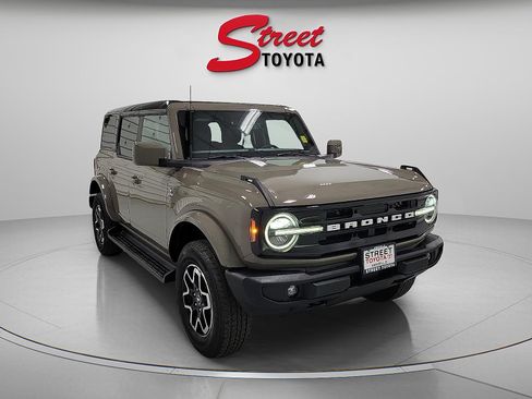 Used 2025 Ford Bronco Outer Banks AWD/4WD image 5