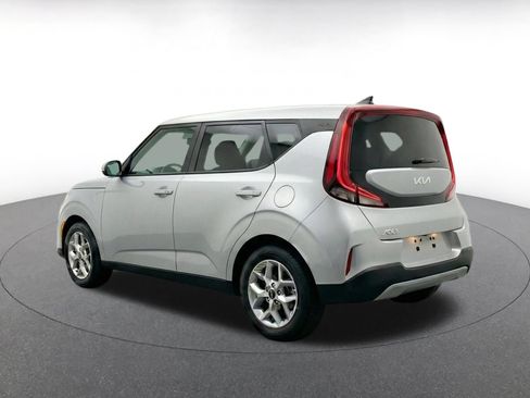 Used 2025 Kia Soul LX w/ LX Technology Package FWD image 5
