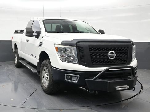 Used 2017 Nissan Titan S AWD/4WD image 7