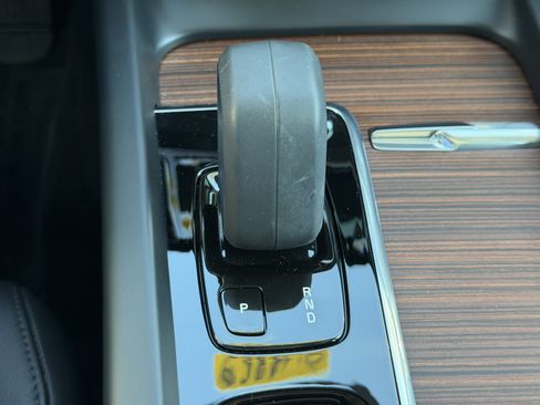 Certified 2022 Volvo S60 B5 Momentum w/ Premium Package image 25