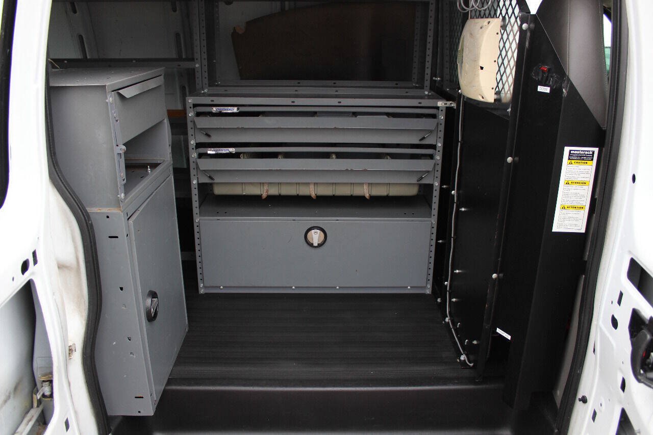 Used 2014 Chevrolet Express 2500 RWD image 17
