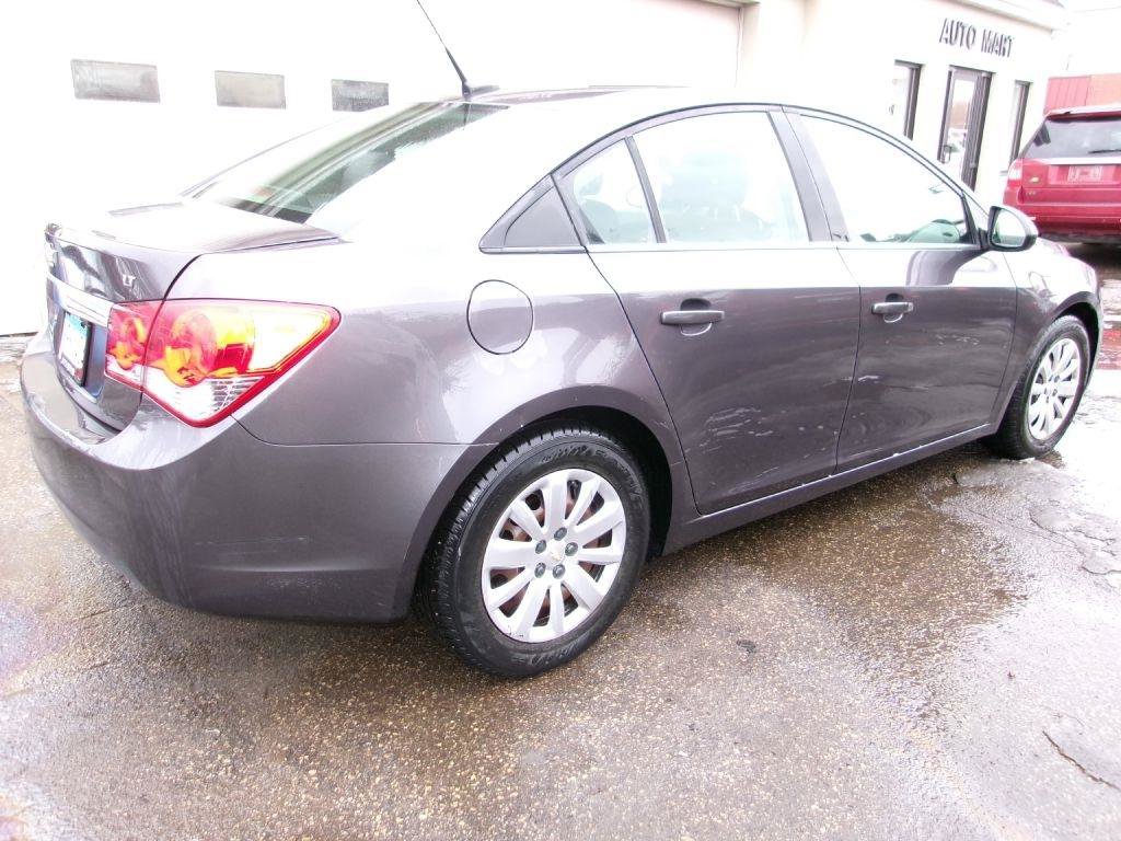 Used 2011 Chevrolet Cruze LT FWD image 4