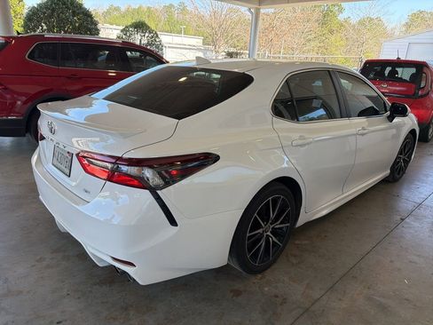 Used 2024 Toyota Camry SE w/ Convenience Package image 3