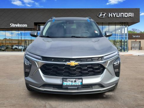 Used 2024 Chevrolet Trax LT w/ Driver Confidence Package image 2