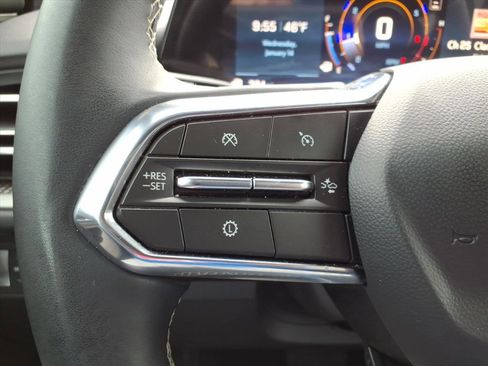 Used 2025 Chevrolet Traverse LT w/ Driver Confidence Package image 12