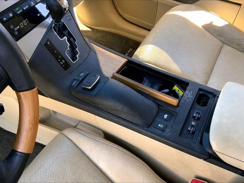 Used 2015 Lexus RX 450h AWD image 16