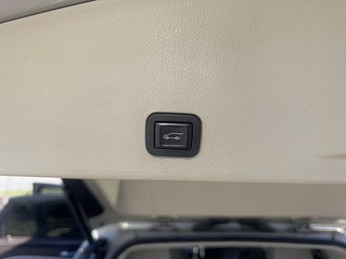 Used 2015 Cadillac SRX Luxury w/ Driver Awareness Package image 10