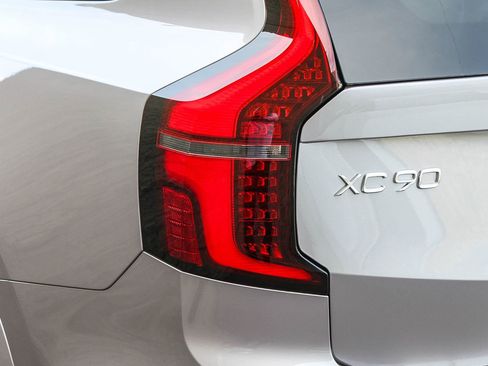 New 2026 Volvo XC90 B6 Plus w/ Protection Package Premier AWD/4WD image 8
