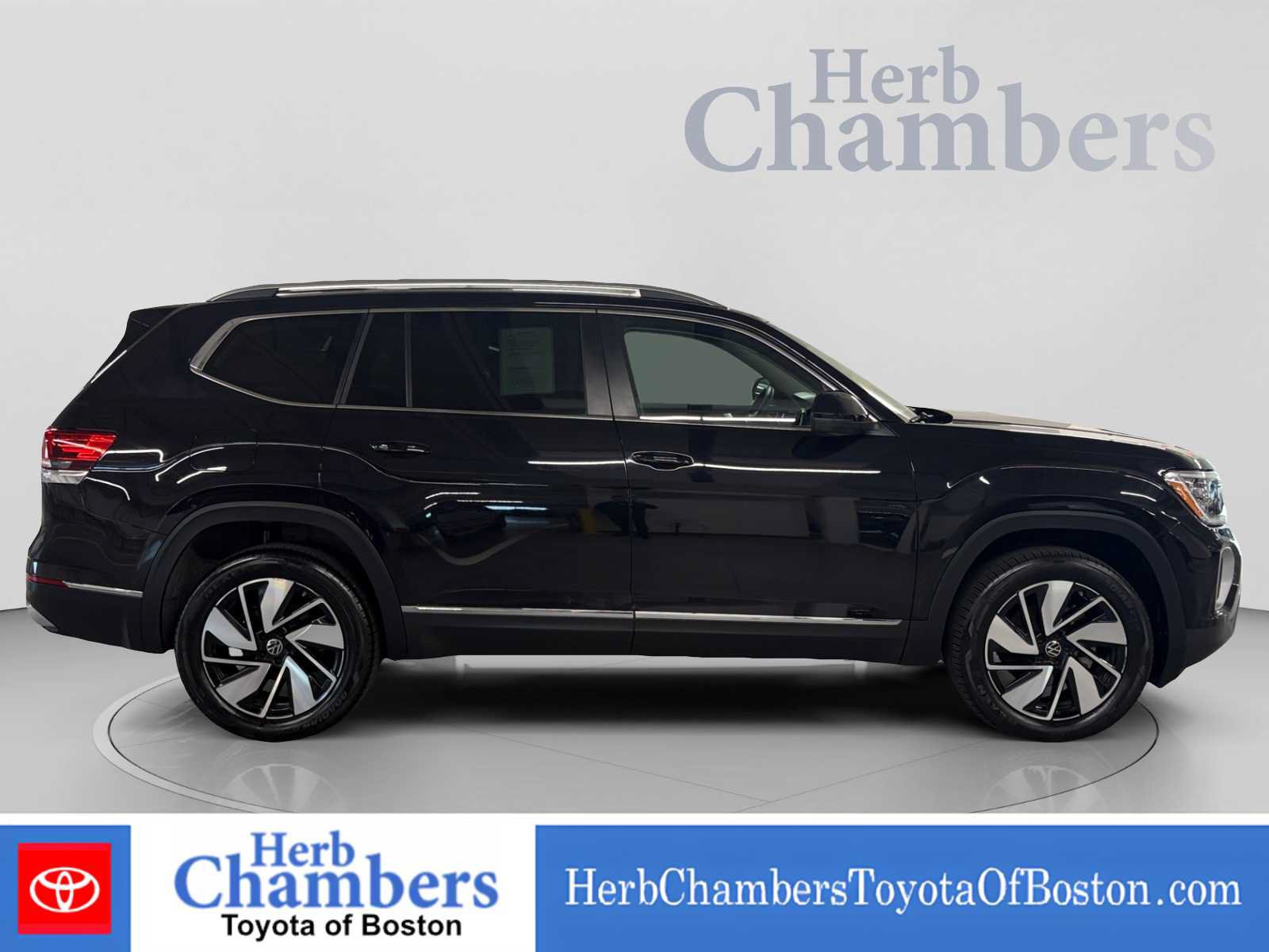 Used 2025 Volkswagen Atlas SEL AWD/4WD image 12