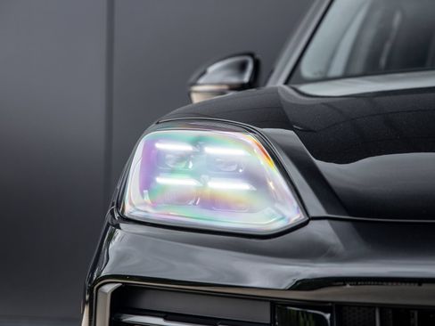 New 2025 Porsche Cayenne Turbo AWD/4WD image 17
