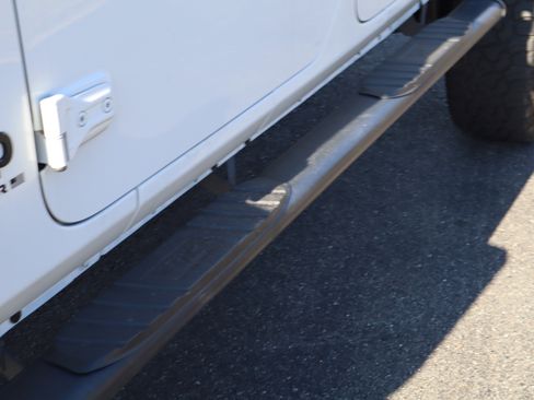 Used 2023 Jeep Gladiator Sport image 16