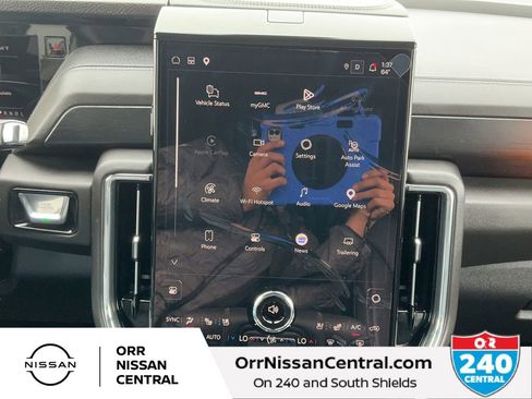 Used 2025 GMC Yukon XL Denali AWD/4WD image 23