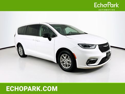 Used 2024 Chrysler Pacifica Touring-L FWD image 1