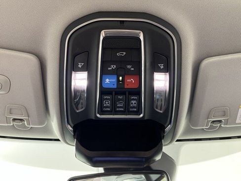 Used 2022 Jeep Grand Cherokee Limited AWD/4WD image 32