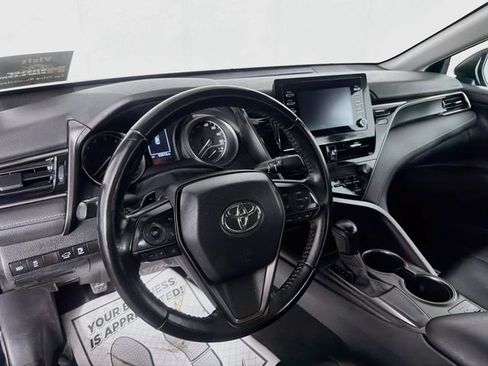 Used 2021 Toyota Camry SE FWD image 9