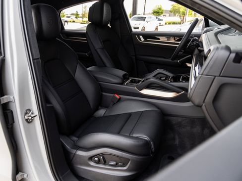 New 2026 Porsche Cayenne Turbo image 50