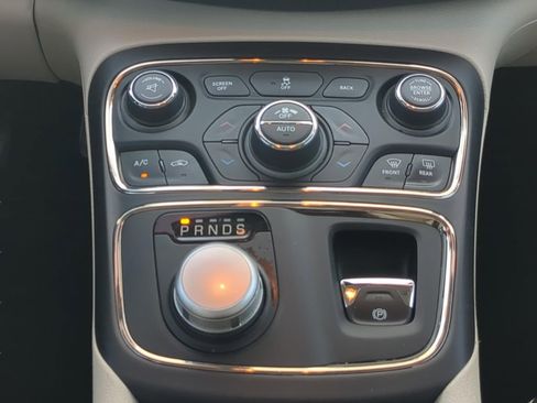 Used 2015 Chrysler 200 C w/ Navigation & Sound Group I image 24