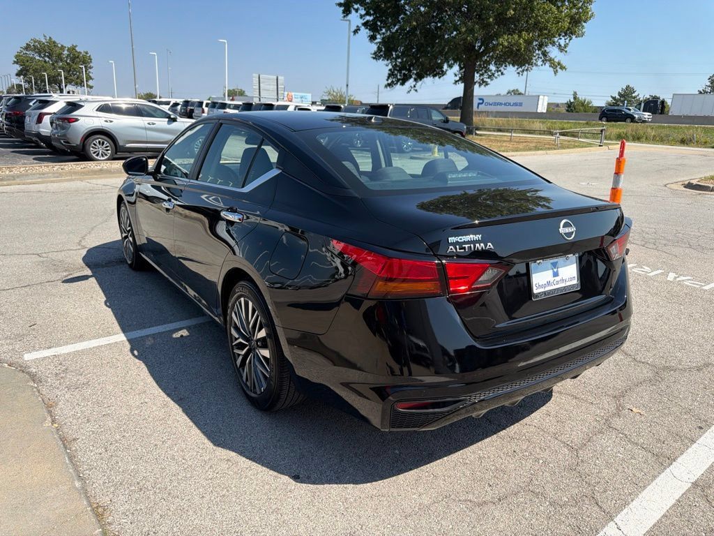 Used 2025 Nissan Altima 2.5 SV FWD image 5