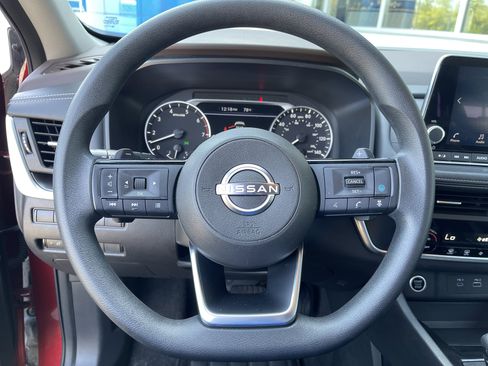 Used 2023 Nissan Rogue SV image 21