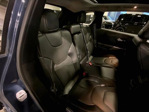 Used 2021 Jeep Cherokee Limited image 19