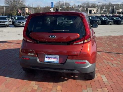 Used 2021 Kia Soul S image 2
