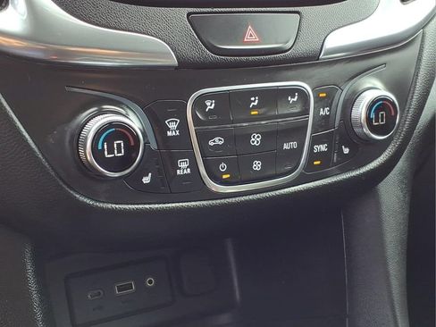 Used 2021 Chevrolet Equinox LT FWD image 12