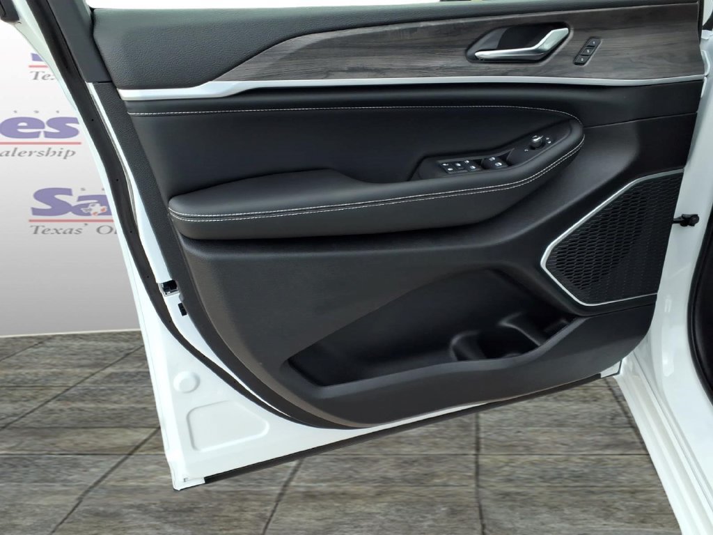 New 2027 Jeep Grand Cherokee Limited AWD/4WD image 9