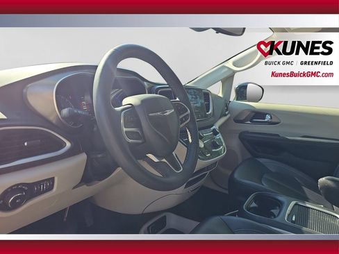 Used 2024 Chrysler Pacifica Touring-L FWD image 14