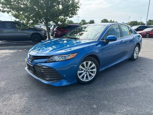 Used 2019 Toyota Camry LE FWD image 1