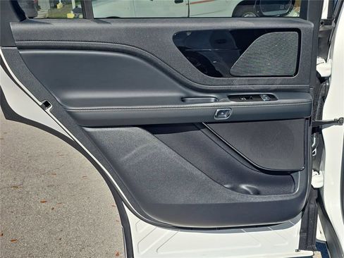 New 2026 Lincoln Aviator AWD image 10
